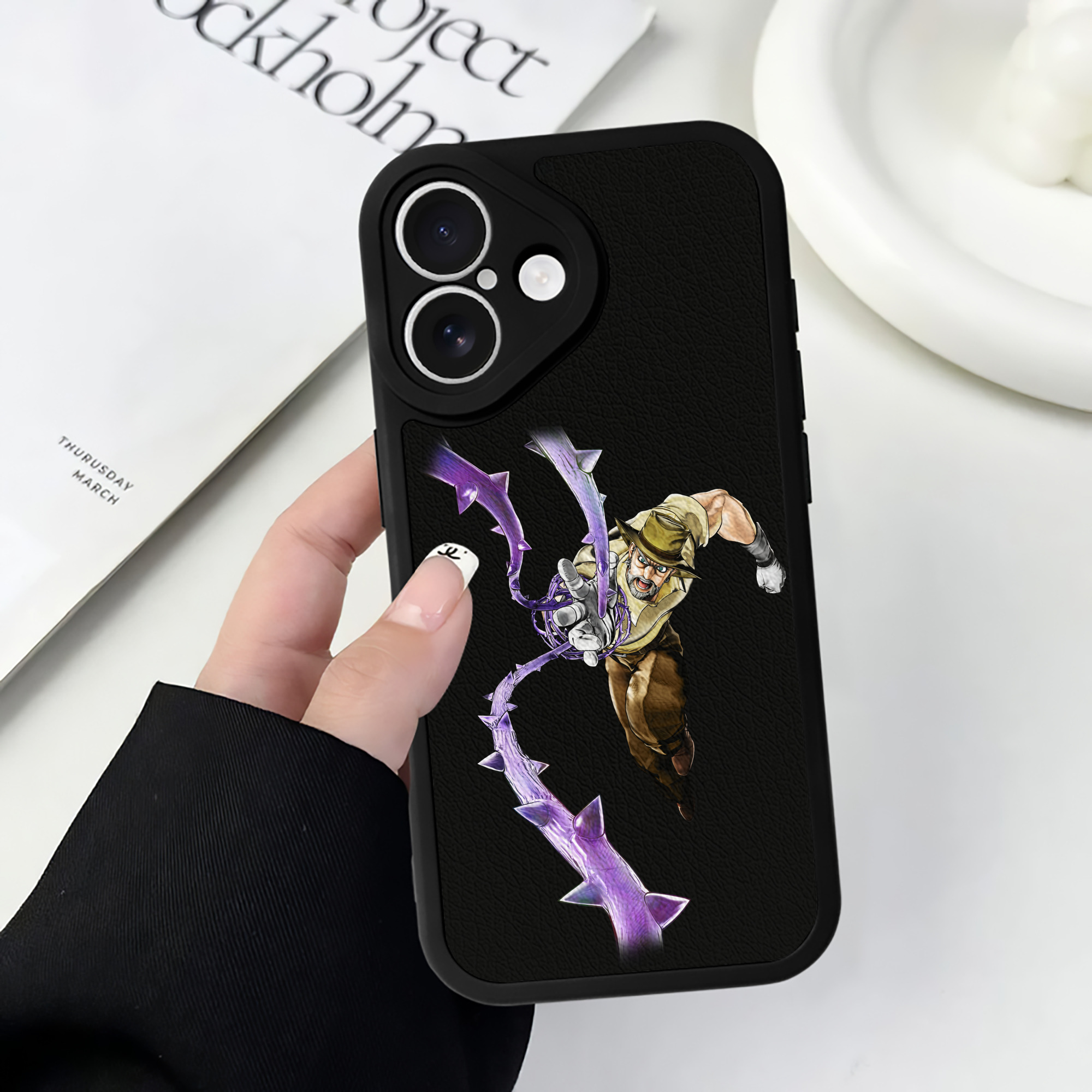 （画像用） ジョジョの奇妙な冒険 ジョセフ?ジョースター JoJo's Bizarre Adventure Joseph Joestar 【iPhone 16シリーズ対応】シリコンスマホケース（レザー調） 材質：シリコン